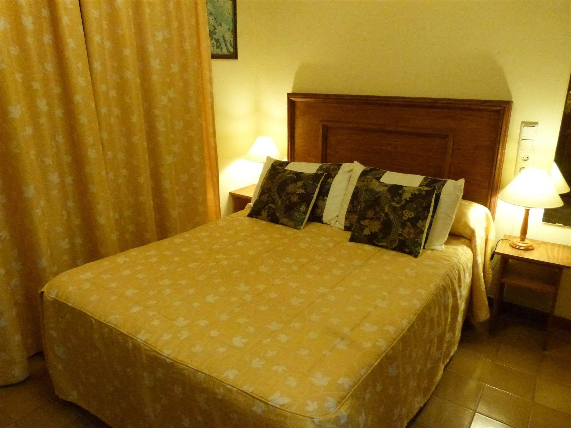 Hostal Loreto Дения Екстериор снимка